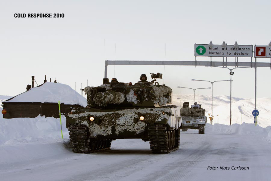 norwegian-tanks-cross-border.png