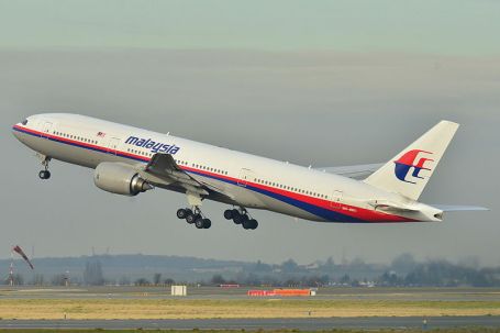 A Malaysian Airlines Boeing 777-200ER taking off from Paris in 2011. (Photo by Laurent ERRERA via Wikipedia)